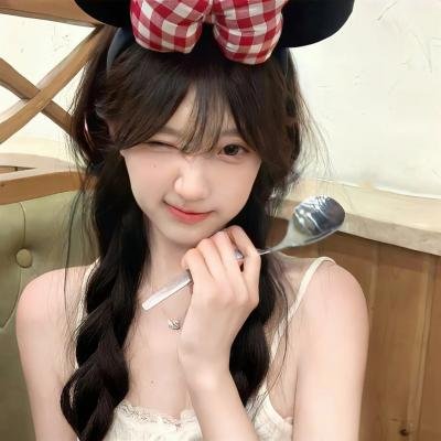 新婚夜,傻子老公抱紧了我